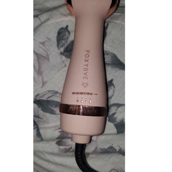 Blush blowout brush from foxybae - Picture 4 of 5